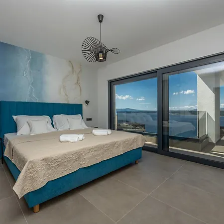 Luxury Sea View Villa *