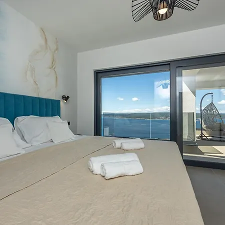 Luxury Sea View Villa *